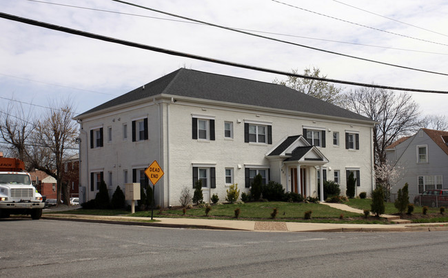 401 S Courthouse Rd in Arlington, VA - Building Photo - Building Photo