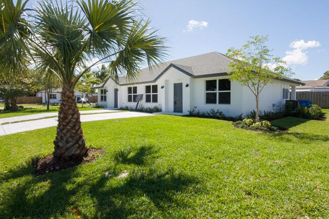 property at 195 S 4th St