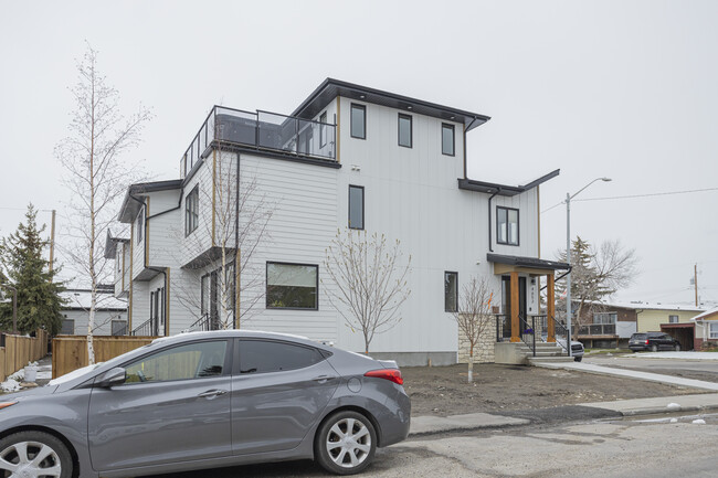 4655 84 St NW in Calgary, AB - Building Photo - Building Photo