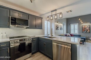 106 W Commerce Ct in Gilbert, AZ - Building Photo