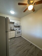 CRESTWOOD APARTMENTS in Albuquerque, NM - Building Photo - Interior Photo