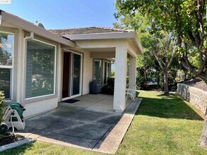 1381 Bonum Way in Brentwood, CA - Building Photo - Building Photo