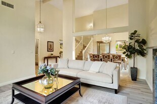 23022 Peacock Ct in Calabasas, CA - Building Photo