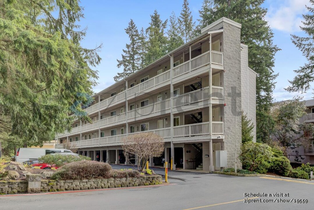 14527 NE 40th St in Bellevue, WA - Building Photo