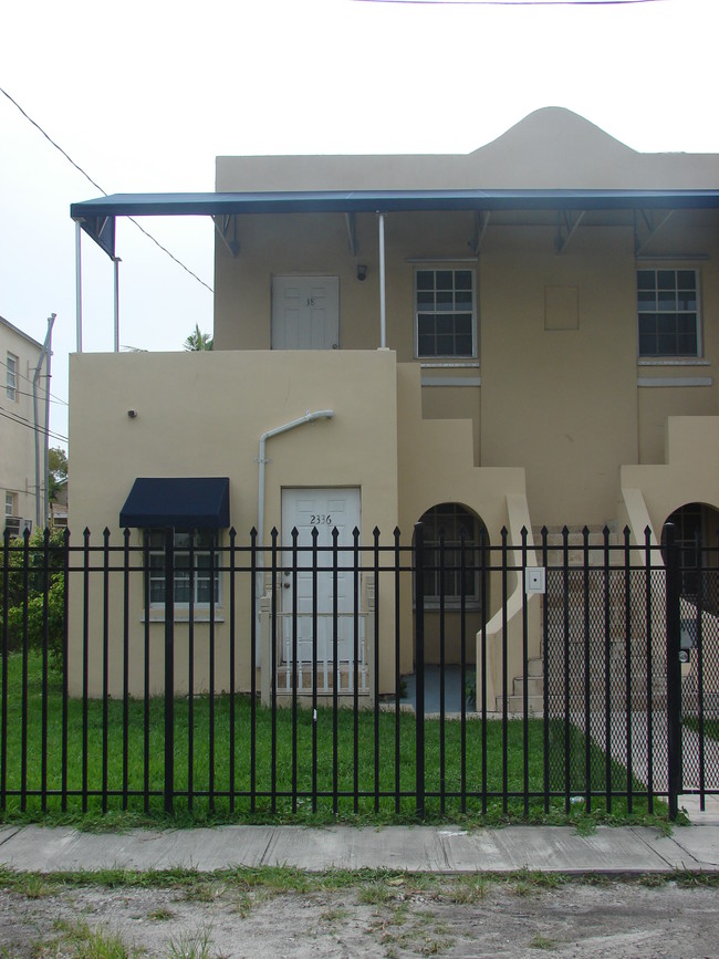 2336 NE 6th Ave in Miami, FL - Foto de edificio - Building Photo