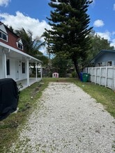 2807 NW 11th St in Miami, FL - Building Photo - Building Photo