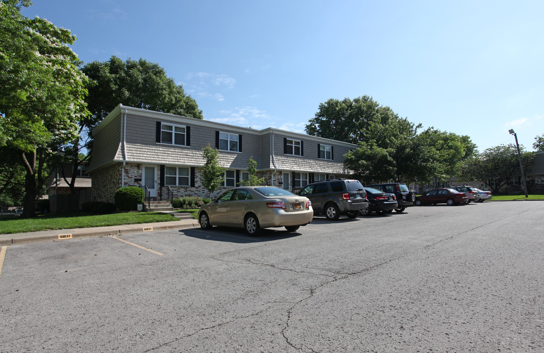 Westerfield Townhouses in Olathe, KS - Building Photo