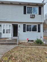 108 Grilleytown Rd, Unit 2 in Waterbury, CT - Building Photo - Building Photo
