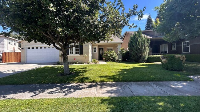1323 Cindy Dr in Oakdale, CA - Building Photo - Building Photo