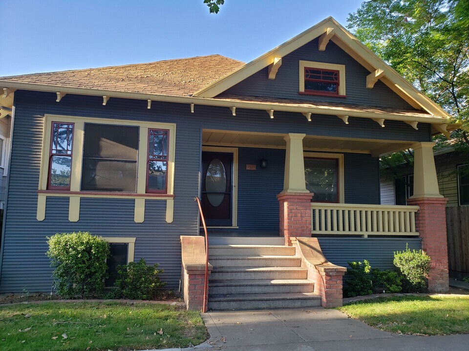 2623 H St in Sacramento, CA - Building Photo