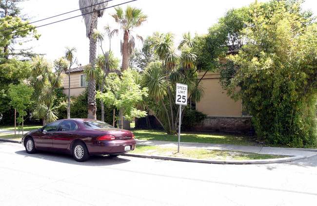 461 Wilton Ave in Palo Alto, CA - Building Photo - Building Photo