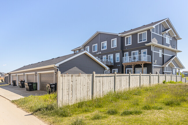 4080 Chappelle SW in Edmonton, AB - Building Photo - Building Photo