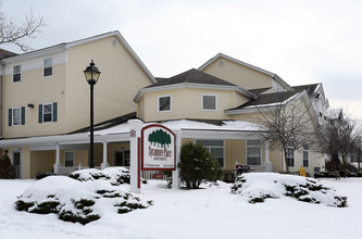 Sycamore Place Apartments in Campbell, OH - Foto de edificio - Building Photo