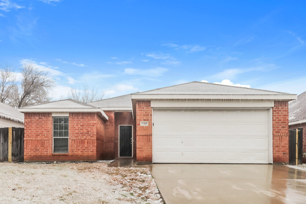 9308 Cynthia Ct in Fort Worth, TX - Foto de edificio