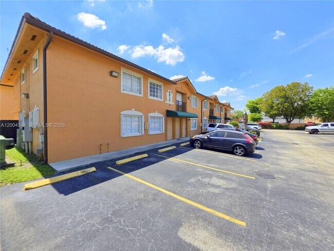 8412 NW 103rd St in Hialeah, FL - Building Photo - Building Photo