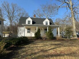 39 Lake Dr in East Hampton, CT - Building Photo