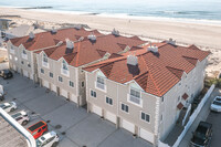 1051 Oceanfront in Long Beach, NY - Foto de edificio - Building Photo