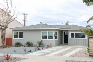 220 2nd St in Encinitas, CA - Building Photo