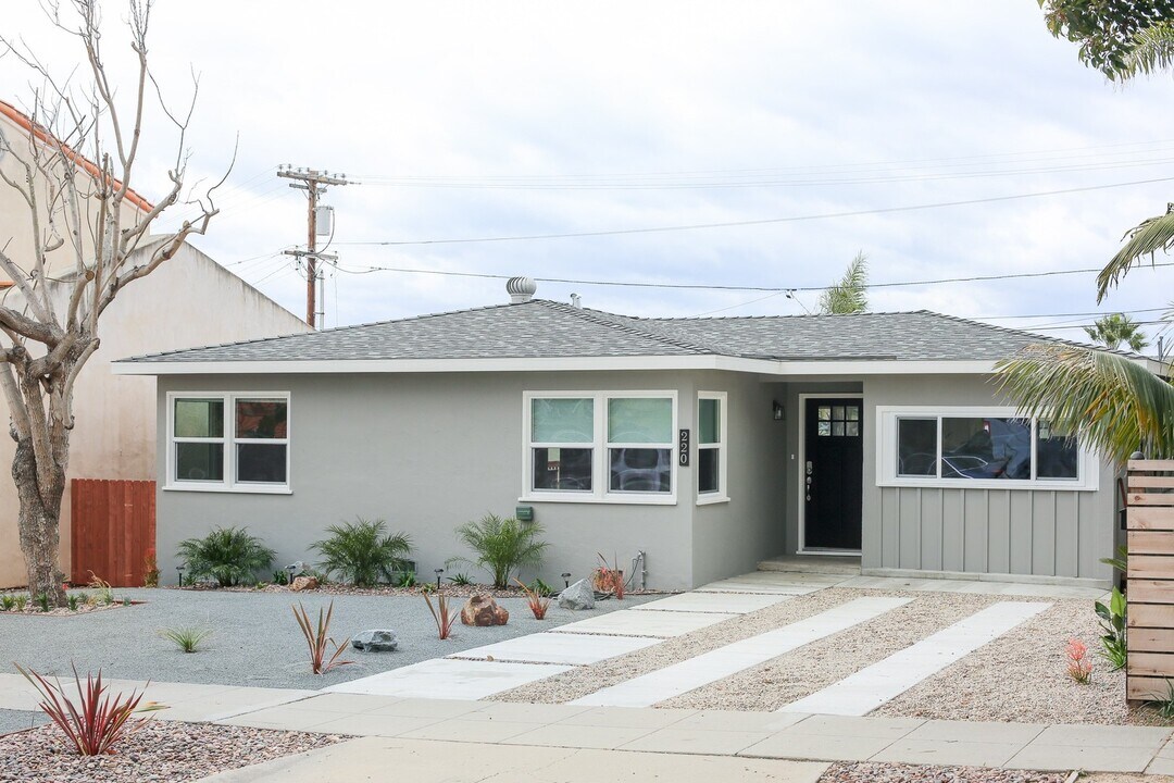 220 2nd St in Encinitas, CA - Building Photo