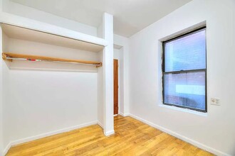 7 Carmine St in New York, NY - Building Photo - Building Photo