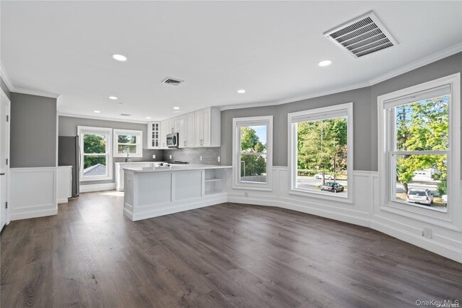 property at 7 Pulaski Rd