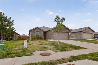 1412 Waverley Dr in Greenville, TX - Building Photo - Building Photo