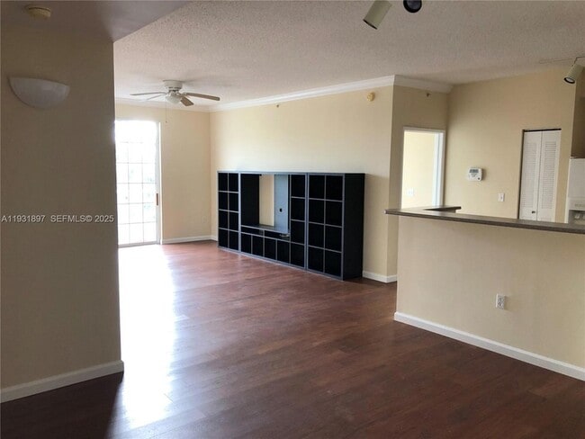 1900 Van Buren St, Unit 504B in Hollywood, FL - Foto de edificio - Building Photo