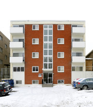 1817 18a St SW in Calgary, AB - Building Photo - Building Photo