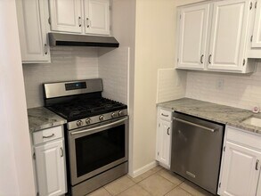 504 Springbrook Cir in Portsmouth, NH - Building Photo - Building Photo