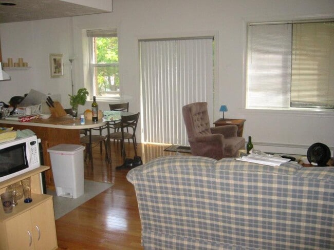 27 Wait St, Unit 1 in Boston, MA - Foto de edificio - Building Photo