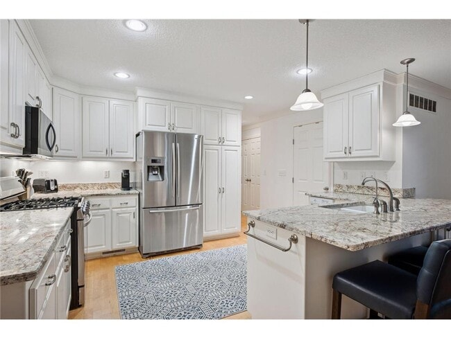 145 Holly Ln N in Plymouth, MN - Building Photo - Building Photo