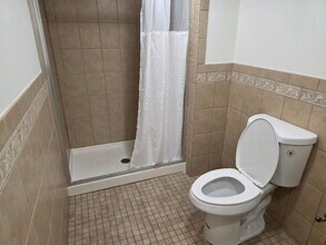 9 Charles St in Centereach, NY - Foto de edificio - Building Photo