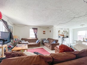 75 Magoun Ave, Unit 1 in Medford, MA - Foto de edificio - Building Photo
