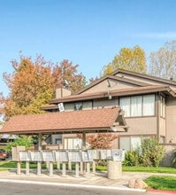 Ranchwood Condominiums in Fresno, CA - Building Photo - Building Photo