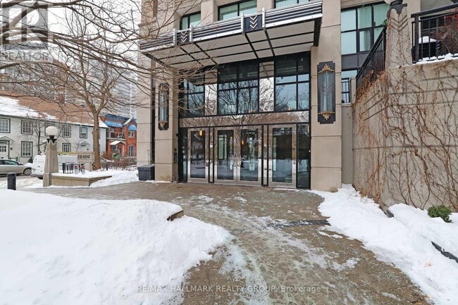 235 Kent St in Ottawa, ON - Building Photo - Building Photo