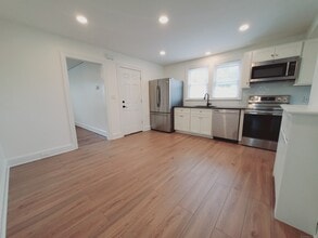 16 Highland Rd in Greenwich, CT - Building Photo - Building Photo