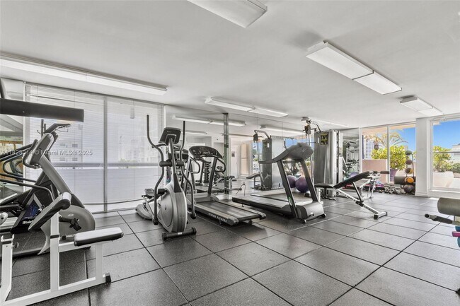 1775 Washington Ave, Unit 4C in Miami Beach, FL - Building Photo - Building Photo
