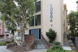 10964 Wellworth Ave in Los Angeles, CA - Building Photo - Building Photo