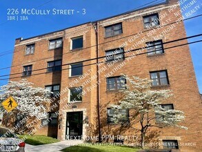 226 McCully St in South Hills, PA - Building Photo - Building Photo