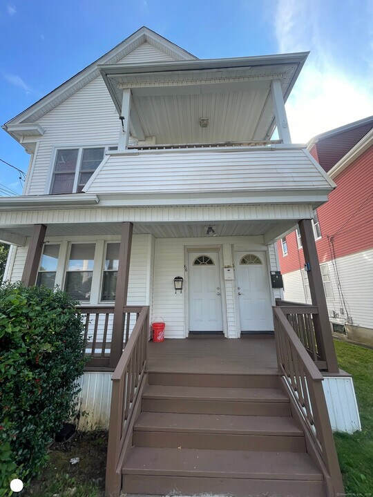 66 Church St in Hamden, CT - Building Photo