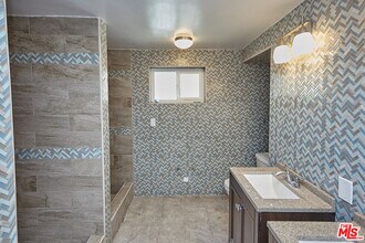 2422 Venice Blvd. in Los Angeles, CA - Building Photo - Building Photo