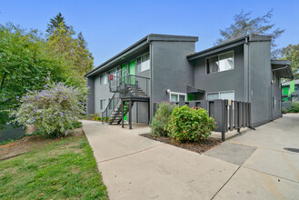 Hidden Creek Apartments in Santa Cruz, CA - Building Photo - Building Photo