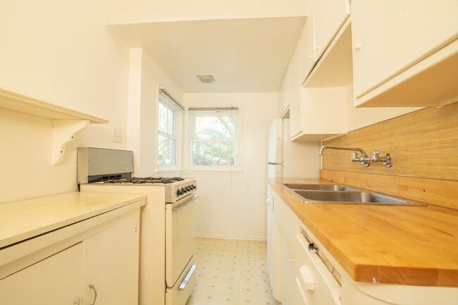 925 1/2 Tularosa Dr in Los Angeles, CA - Building Photo - Building Photo