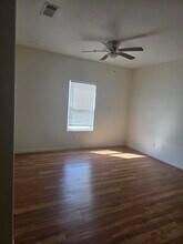 2111 W University Dr in Edinburg, TX - Foto de edificio - Building Photo