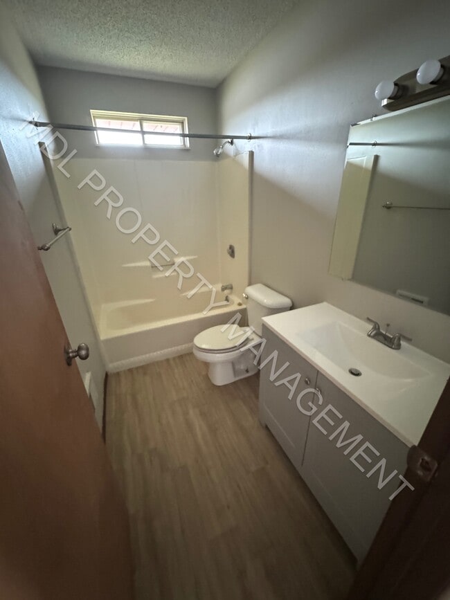 Thomas White Apartments in Saginaw, MI - Building Photo - Building Photo