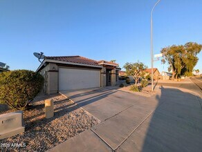 2404 W Roeser Rd in Phoenix, AZ - Building Photo - Building Photo