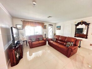 17955 NW 44th Ct in Miami Gardens, FL - Foto de edificio - Building Photo