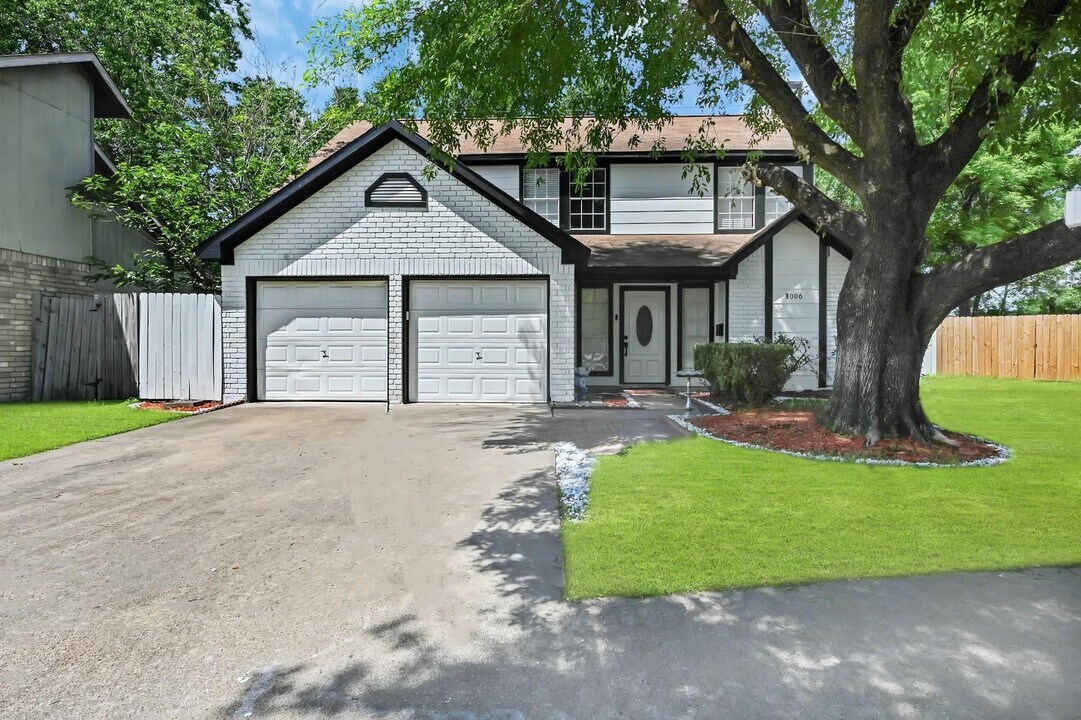 8006 Summer Trail Dr in Houston, TX - Building Photo