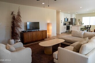 8701 E Chaparral Rd in Scottsdale, AZ - Building Photo - Building Photo