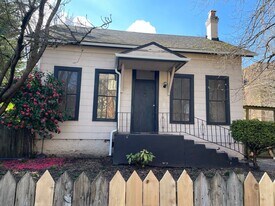 2078 NW Everett St in Portland, OR - Building Photo